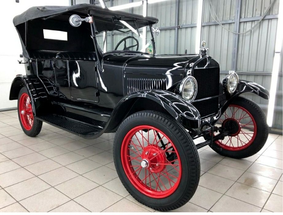 Первий ЛУХКАВООЙ советский автомобиль ГАЗ А 1935 год.
