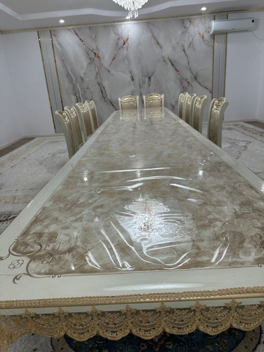 Гостиный длинный стол