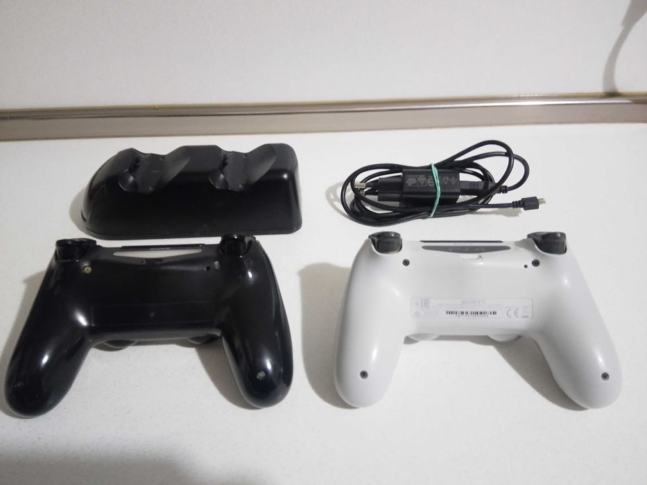 Playstation 4 Slim 1 TB / пълен комплект /