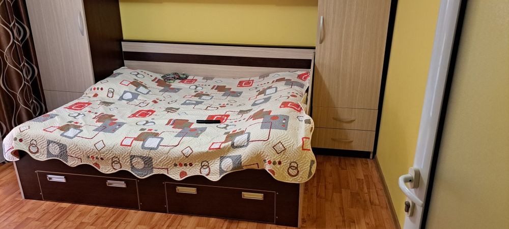 Vând dormitor tineret cu saltea și lada depozitare
