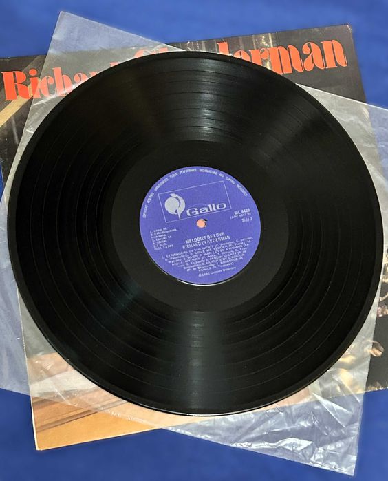 vinil "Melodies of Love" al lui Richard Clayderman