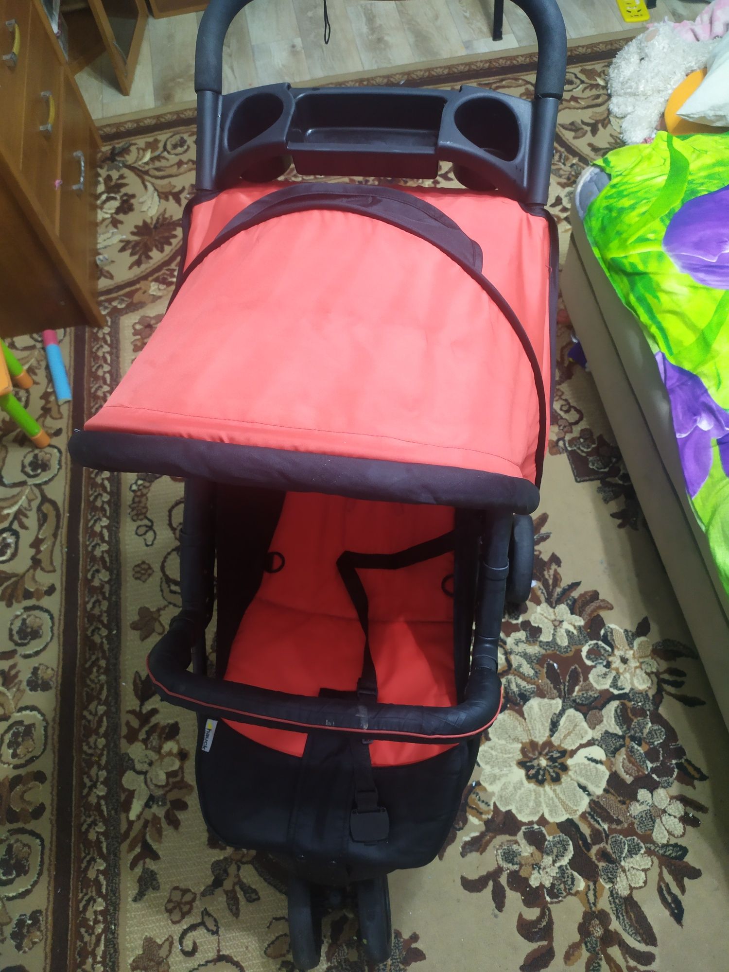 Детская коляска красная и синяя  Hauck