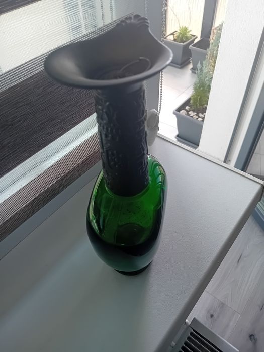 ₩ vând decanter vintage sticla și bronz