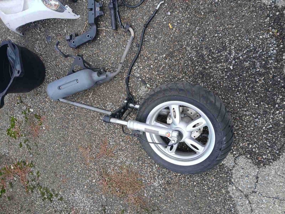 Yamaha Neos 50  на части ..2010 година