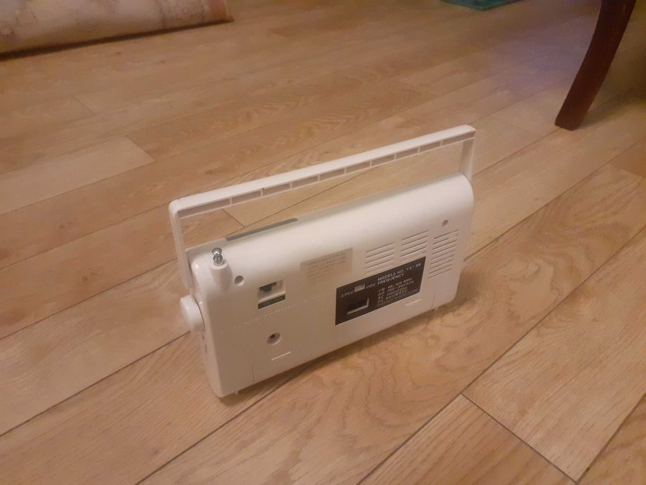 radio portabil analogic International Franta