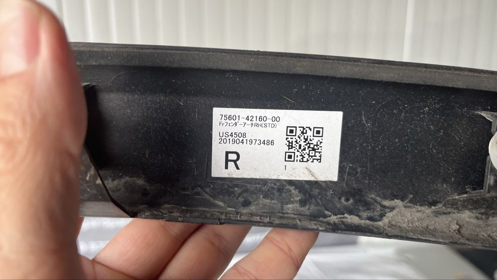 2 броя предна дясна вежда/надкалник Toyota Rav4 5 (2018-2024)