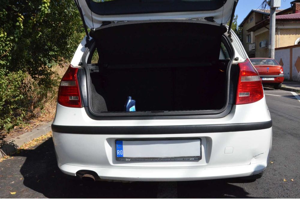 Vând BMW Seria 1 alb - 116i benzină, 2009, rulaj mic, bine întreținută