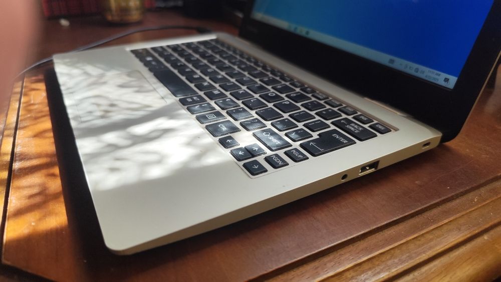Vând Laptop Toshiba