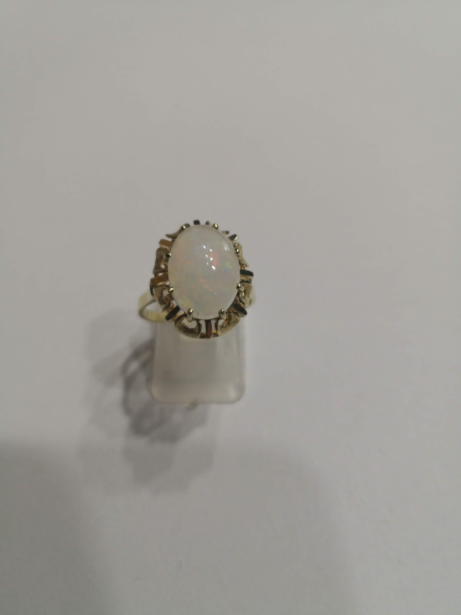 Vind inel deosebit din aur 14kt cu opal natural