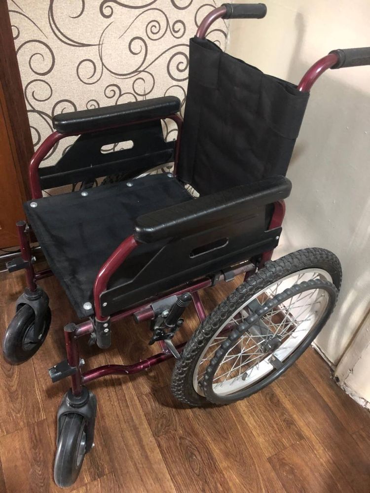 Новая инвалидная коляска для детей и подростков