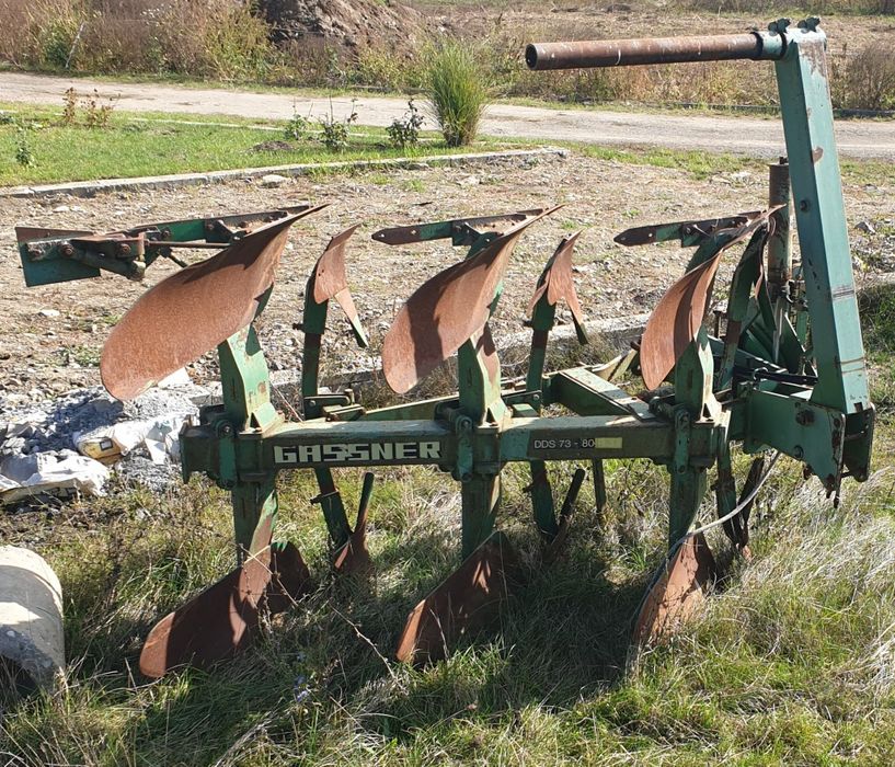 Vând Plug  Reversibil 3 trupite