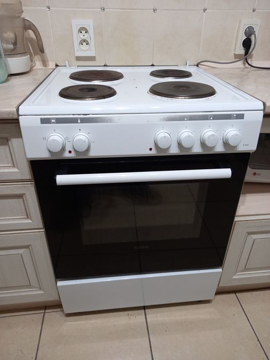 Кухонная электроплита с 4-мя электроконфорками