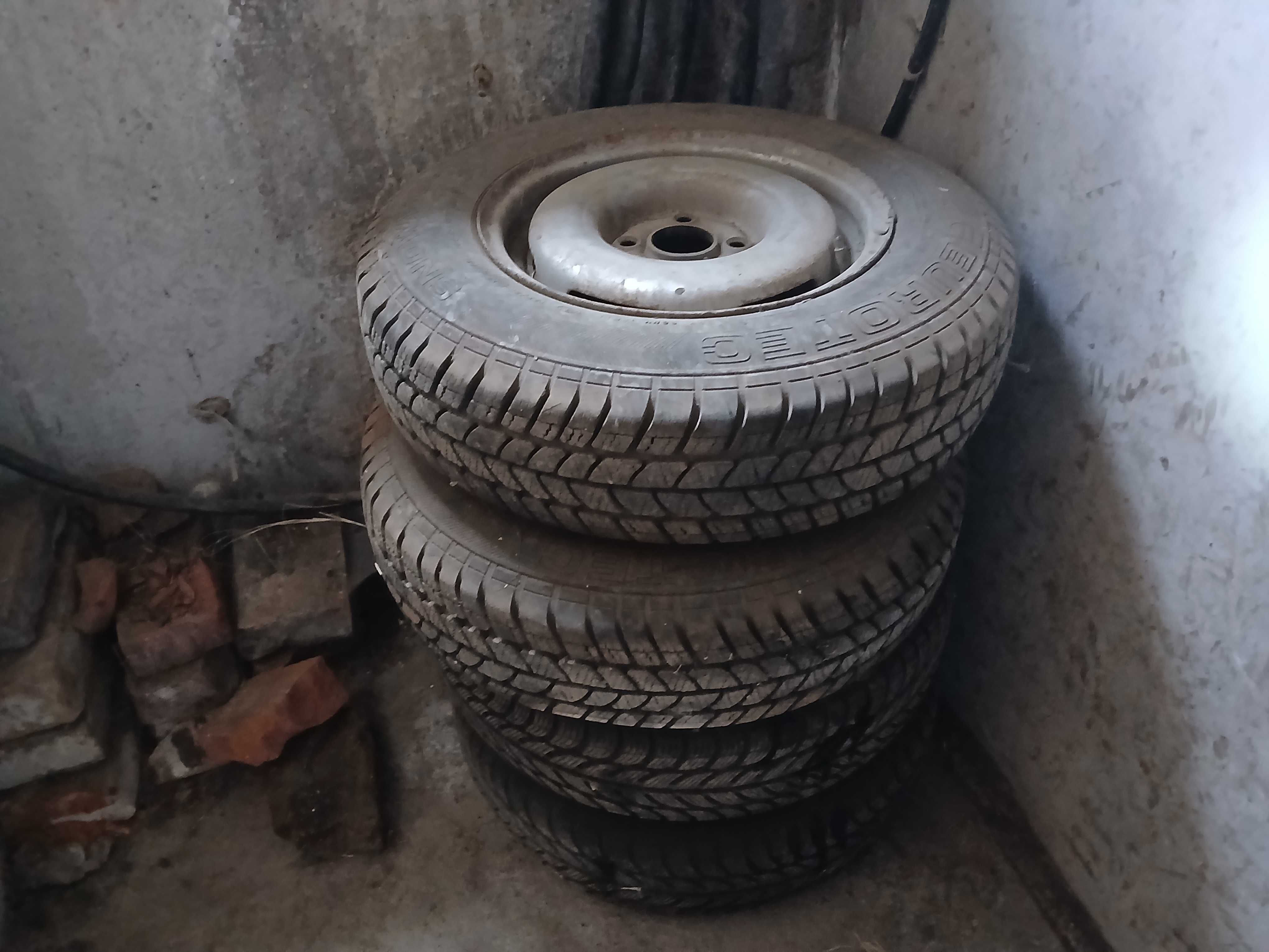 2 броя гуми зимни Eurotec Snow 165/80 R13 + джанта