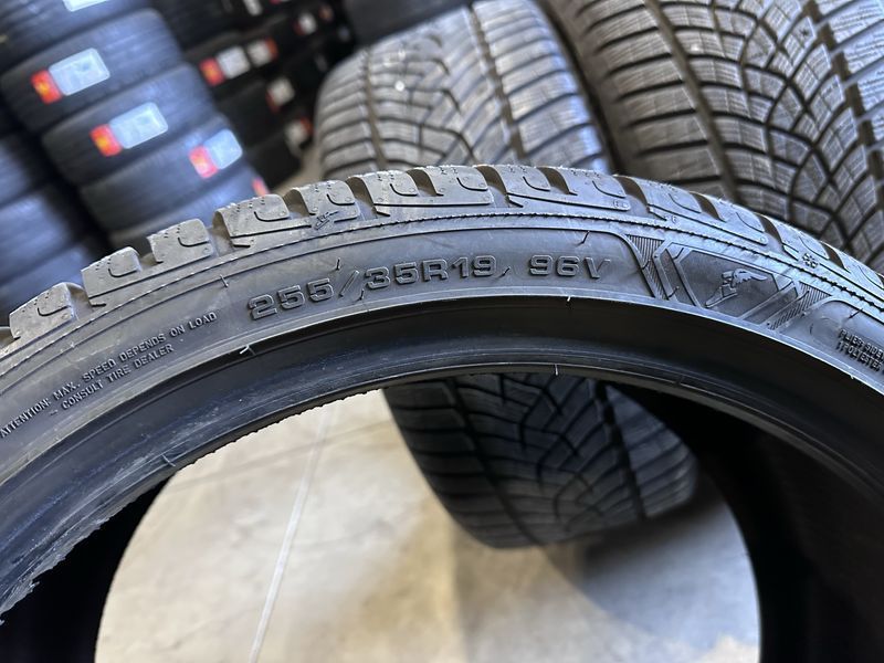 225/40/19 255/35/19 GOODYEAR 4бр