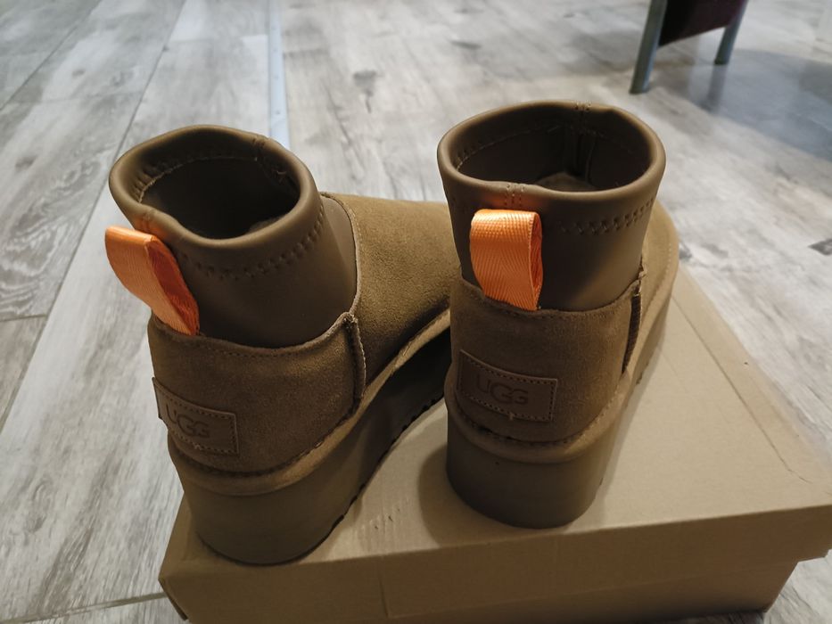UGG marimea  36 ..
