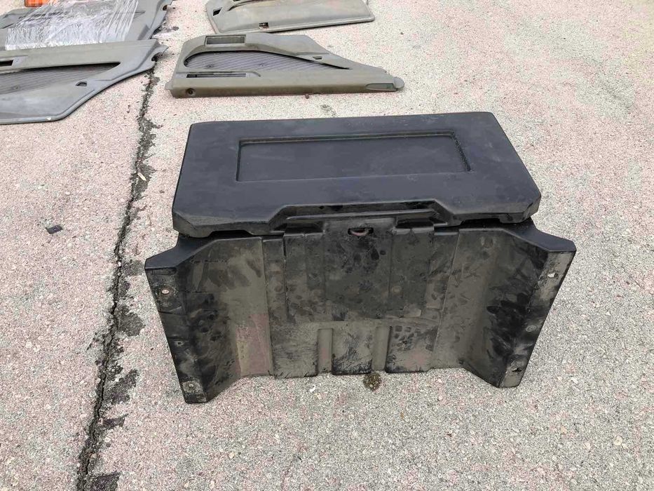 Сандък за бус – здрав, оригинален