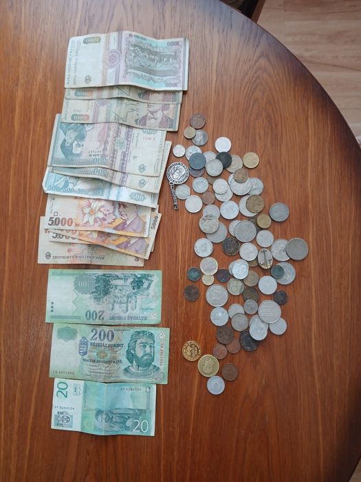 Bani vechi la 100,sau la schimb,aștept oferte