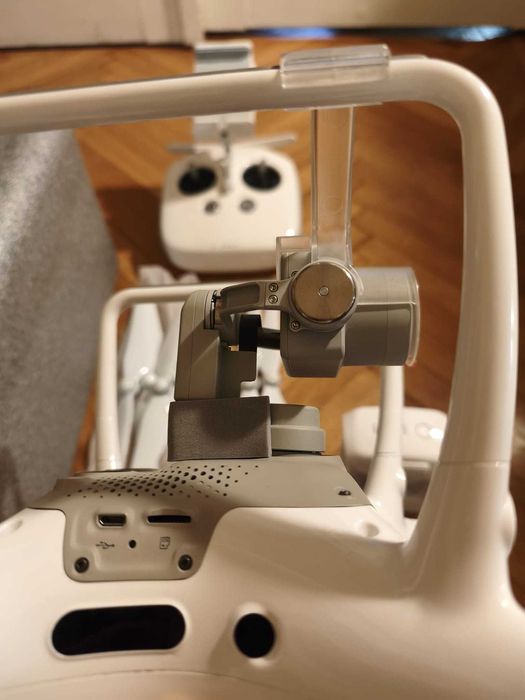 Drona Dji Phantom 4 Pro cu doua baterii