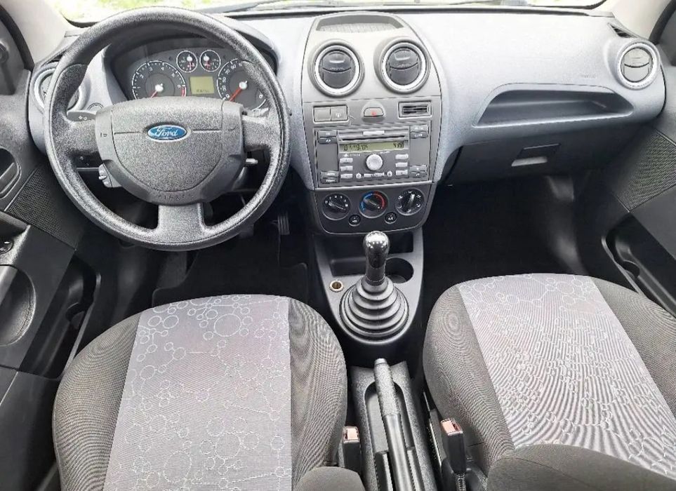Ford fiesta 1,4 benzina an 2007 euro 4 Clima /Oglinzi electrice/Inchid