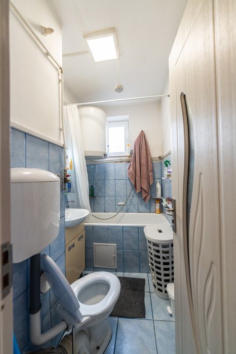 Închiriez apartament 2 camere decomandat