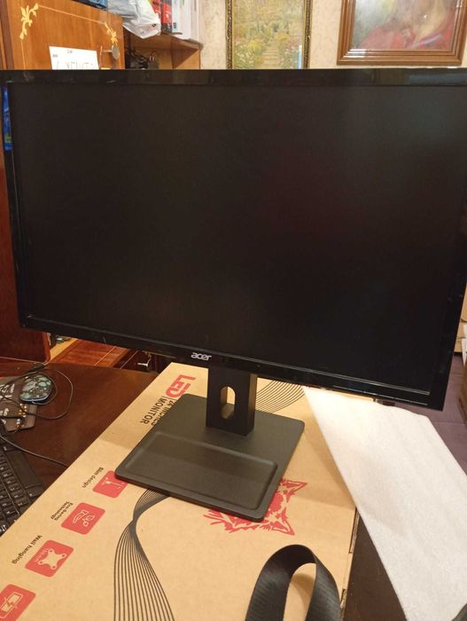 Vand Monitor LG de 28 inchi pret 300 lei