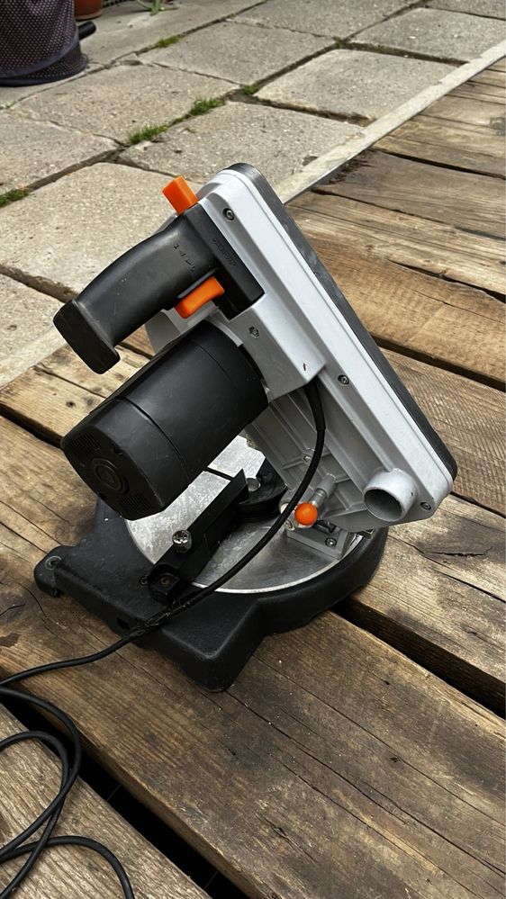 Fierastrau circular cu banc KingCraft, 1050W