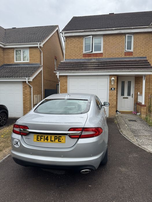 Jaguar XF Volan pe dreapta