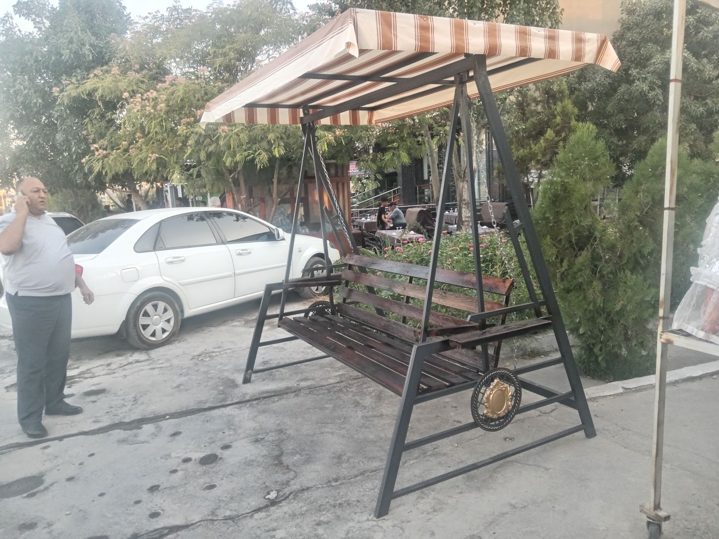 Naves Darvoza reshotka kraska