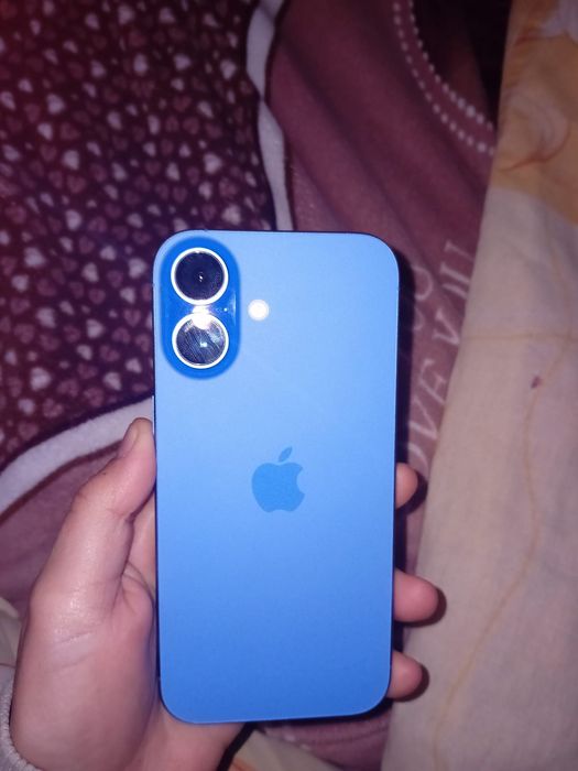 Vând iPhone 16 sănătate baterie 100%