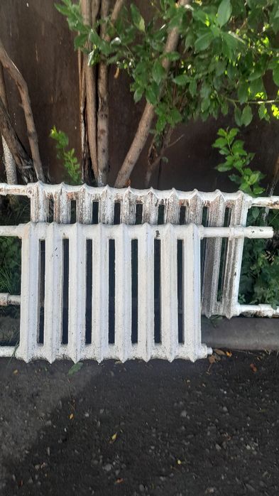 Батареи чугунные.