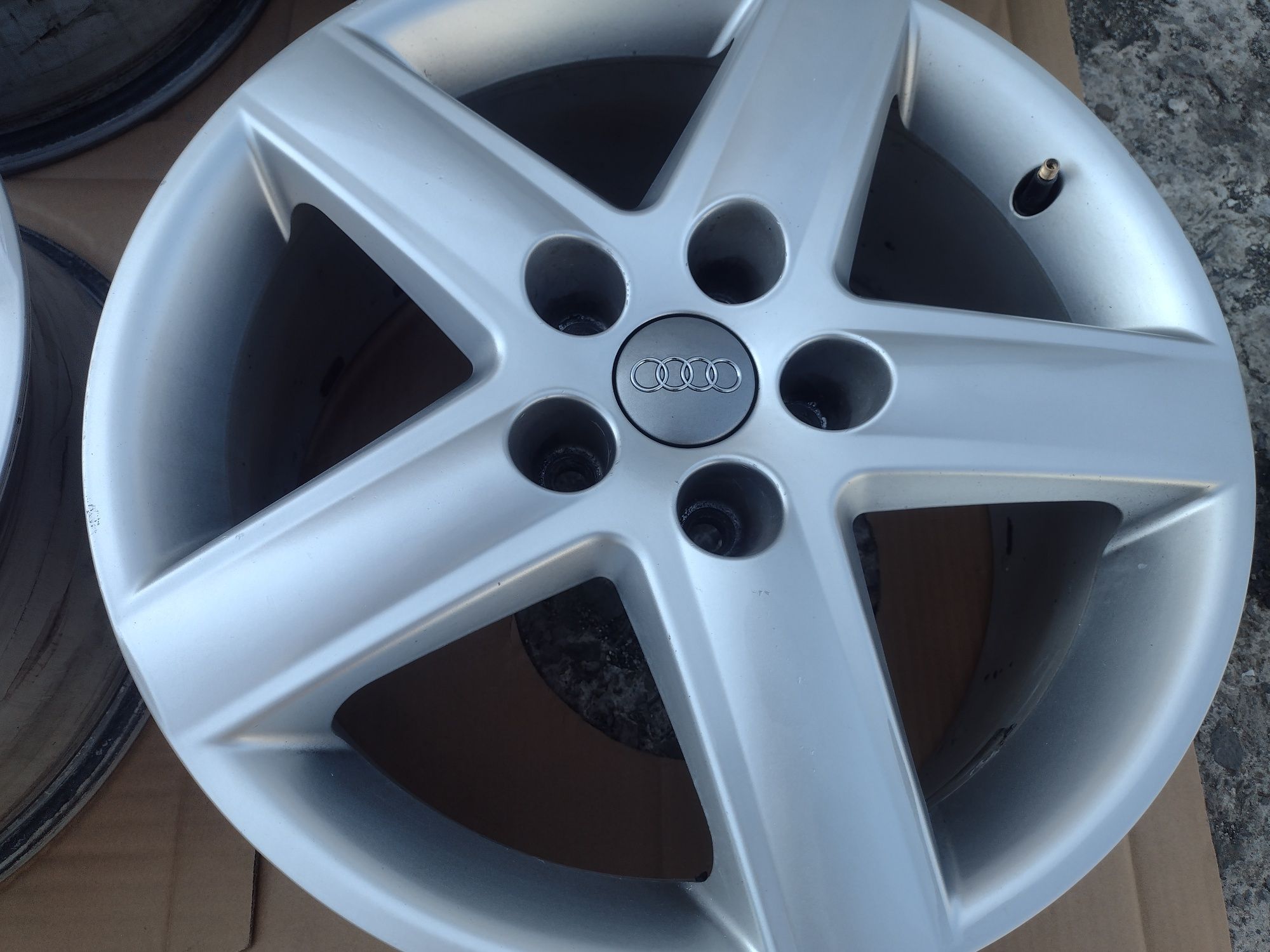 Топ състояние 17-5х112 ет45 7.5j Audi A4 B7
