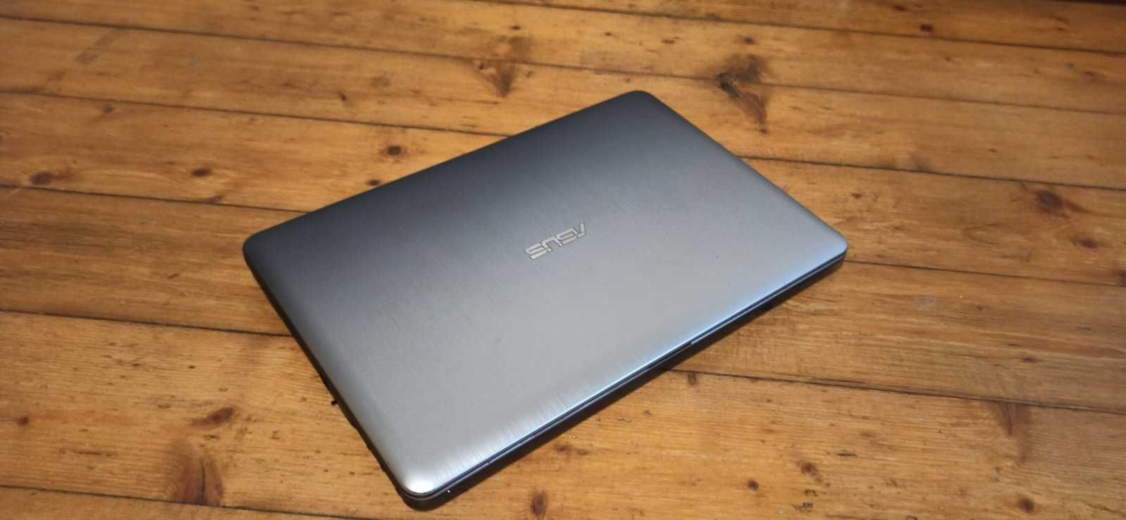 Лаптоп Asus / отличен / SSD ново / батерия 4 часа / четириядрен
