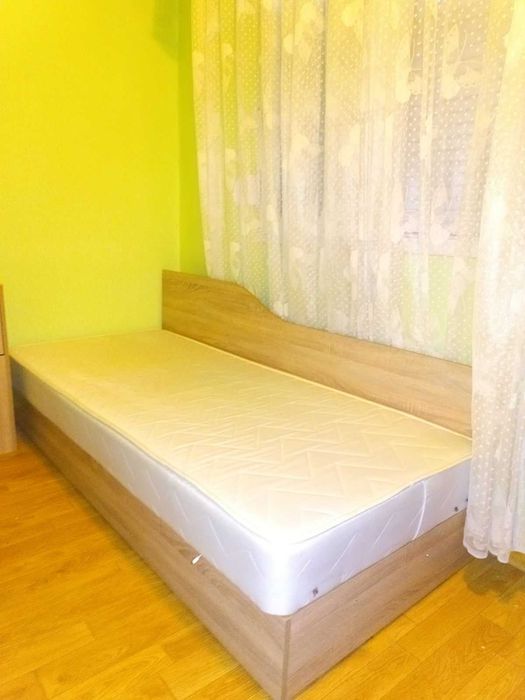 Продавам Ъглови дивани с ракла и матраци