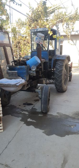 28. Traktor. Sotiladi. Holati alo hamajoyi ishlaydi mator qilingan.