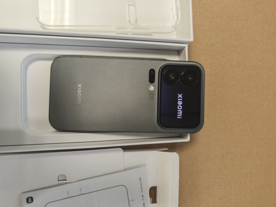 Чисто ново бижу Xiaomi 17 PRO Black 12/512GB с двоен дисплей