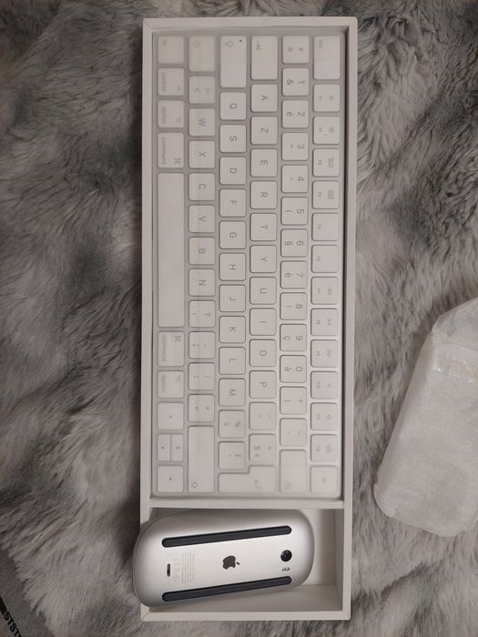 Vând tastatură + mouse  Apple magic  keyboard noi în cutie