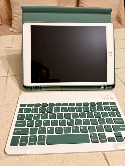 case за iPad 9 с безжична клавиатура и мишка