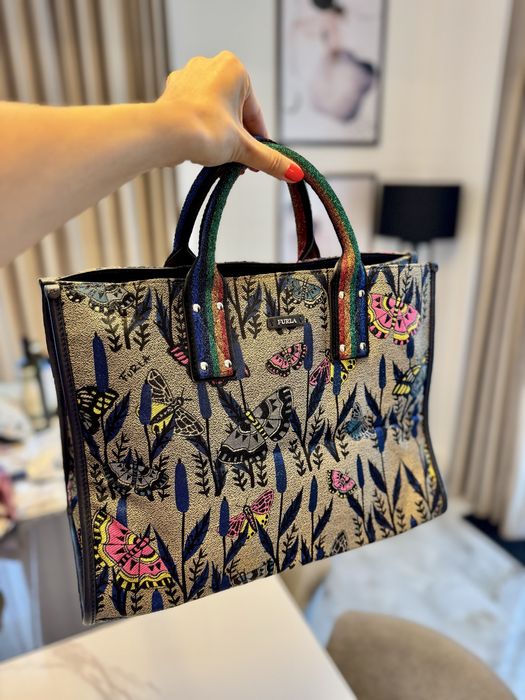 Vand geanta Furla model deosebit