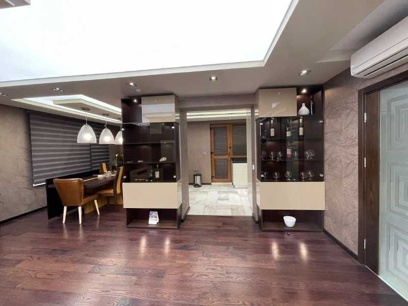 Луксозен дизайнерски апартамент в идеален център на Варна