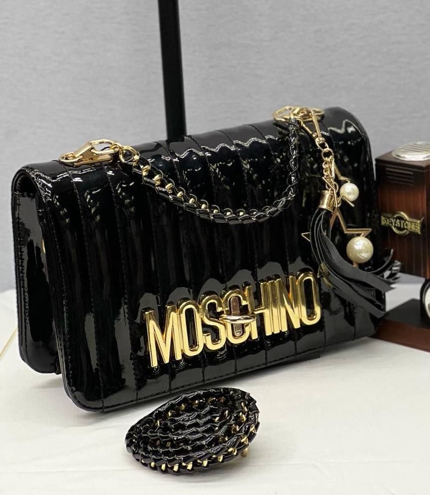 Geanta MOSCHINO 
Pret 170lei
Transport 22 lei 
S. E