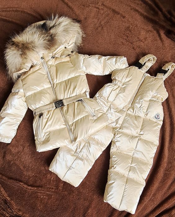Зимний комбинезон Монклер