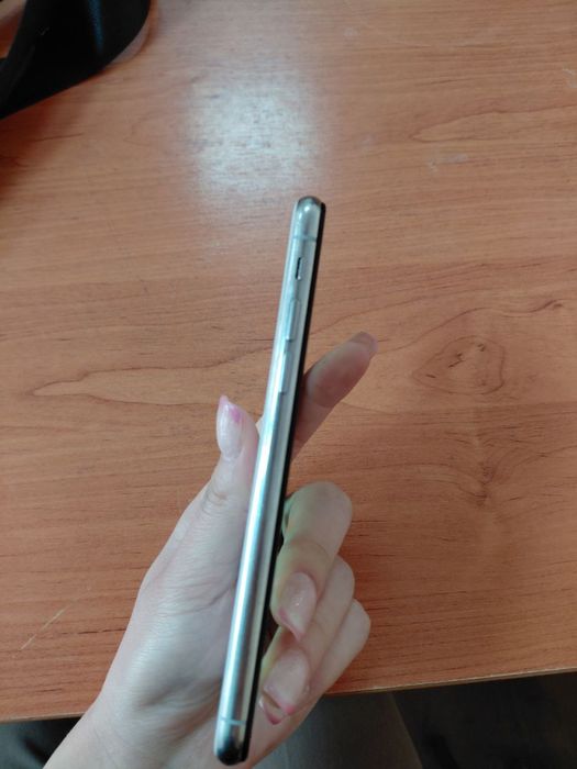 Iphone x.