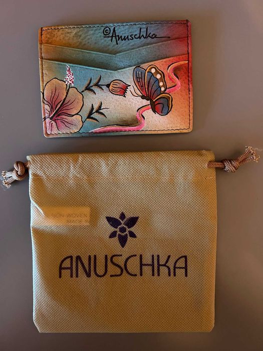 Portofel feminin Anuschka – mic, pictat manual, elegant și practic