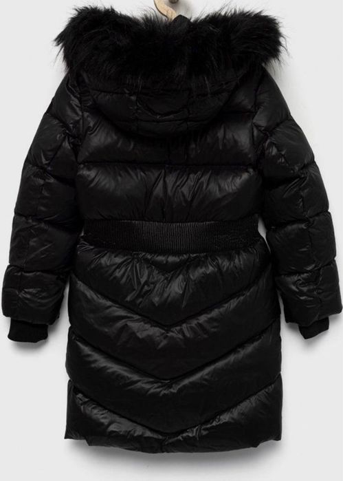 Пухено яке от колекция Guess.