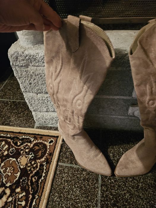Бежови ботуши-тип каубойски