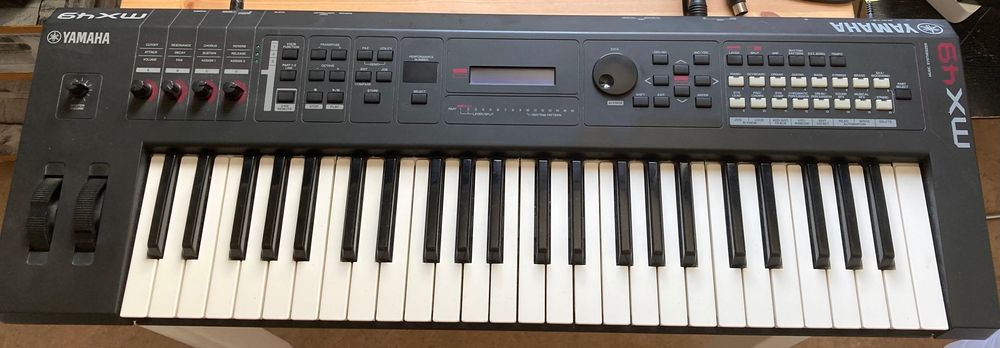 Yamaha MX49 Mk1 synth.