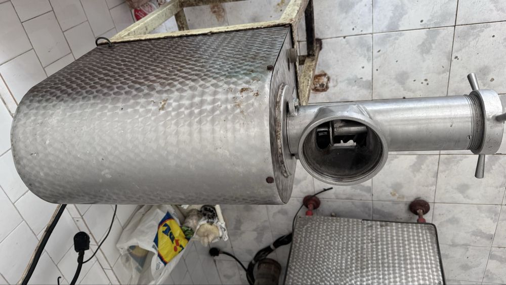 De vanzare utilaje pentru industria cărnii