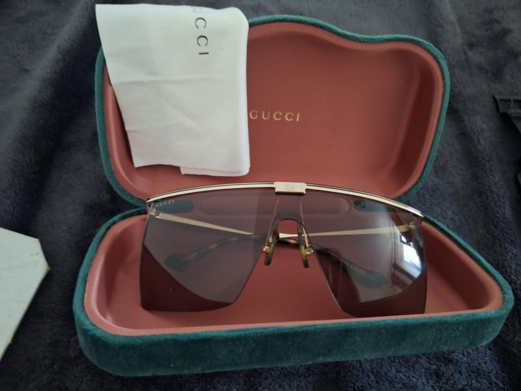 Ochelari Gucci și ceasuri