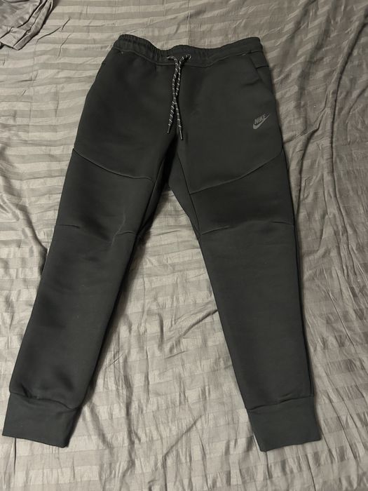 Pantaloni nike tech negrii
