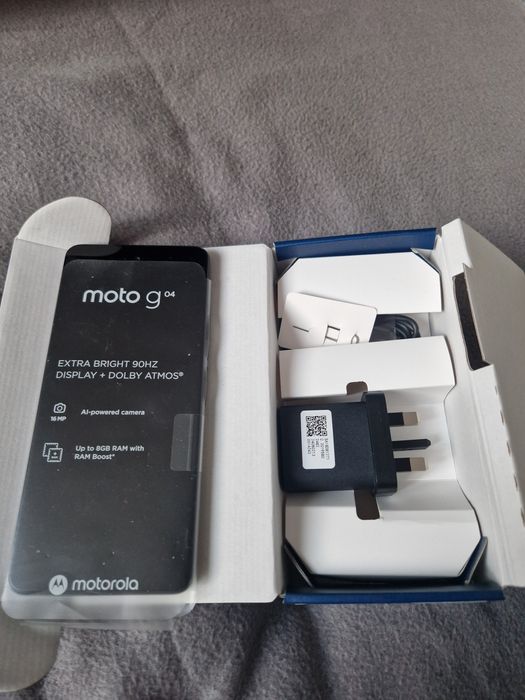 Telefon Motorola   8Gb extra bright nou